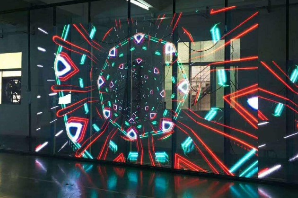 LED透明屏的這些特點，讓它成為零售業的引流神器