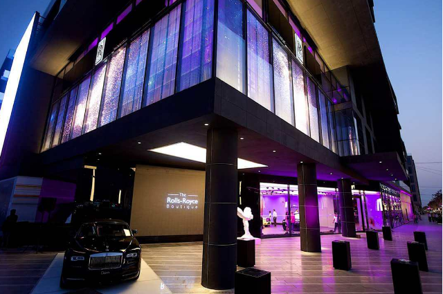透明LED屏如何幫助商戶提高店鋪業績
