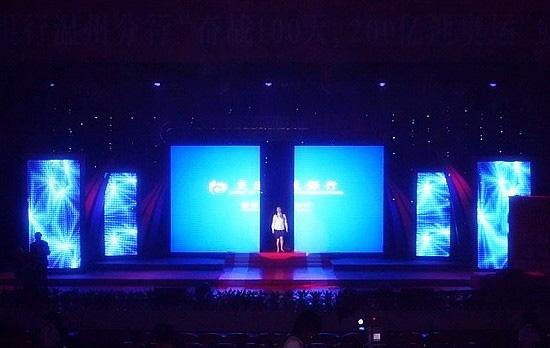 節(jié)能環(huán)保+提高安全性 美英兩地?fù)Q裝LED顯示屏來照明